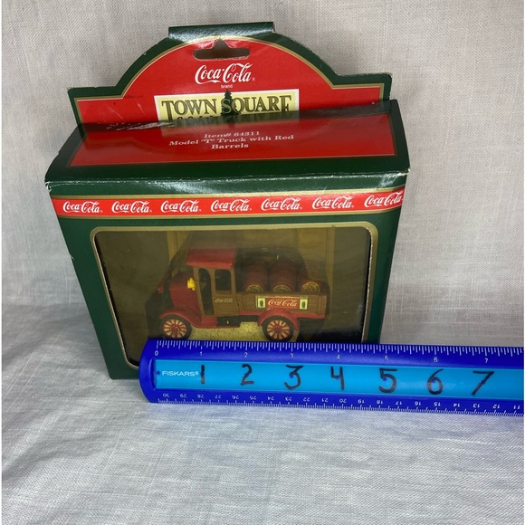 Coca-Cola Town Square Model T Truck with Barrels Item 64311 NIB 1996 - Picture 5 of 6